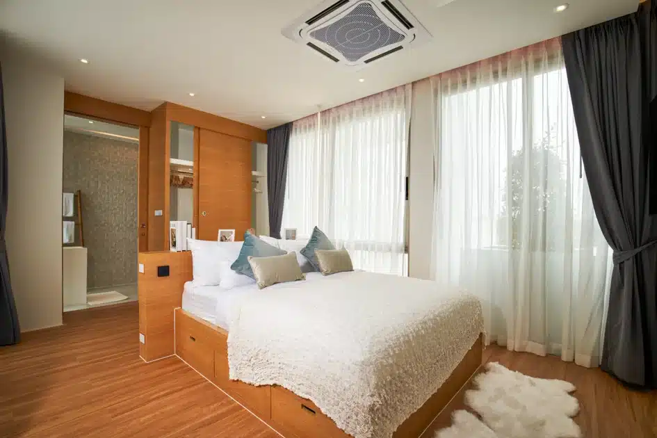 stay in luxury villa phuket